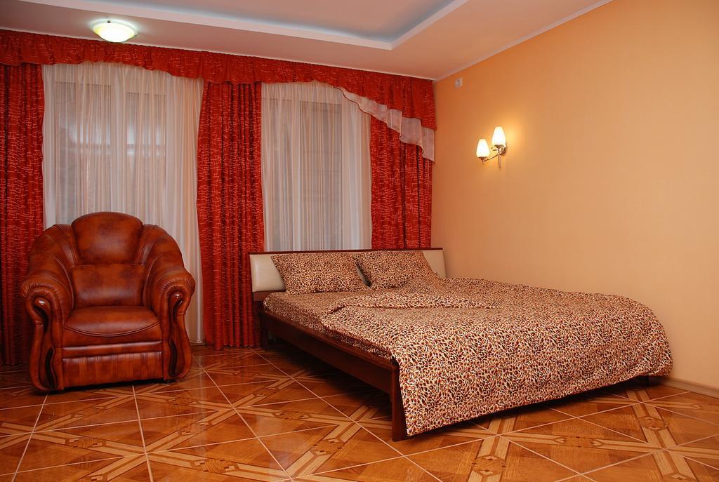 קייב House In Bohatyrska Street מראה חיצוני תמונה
