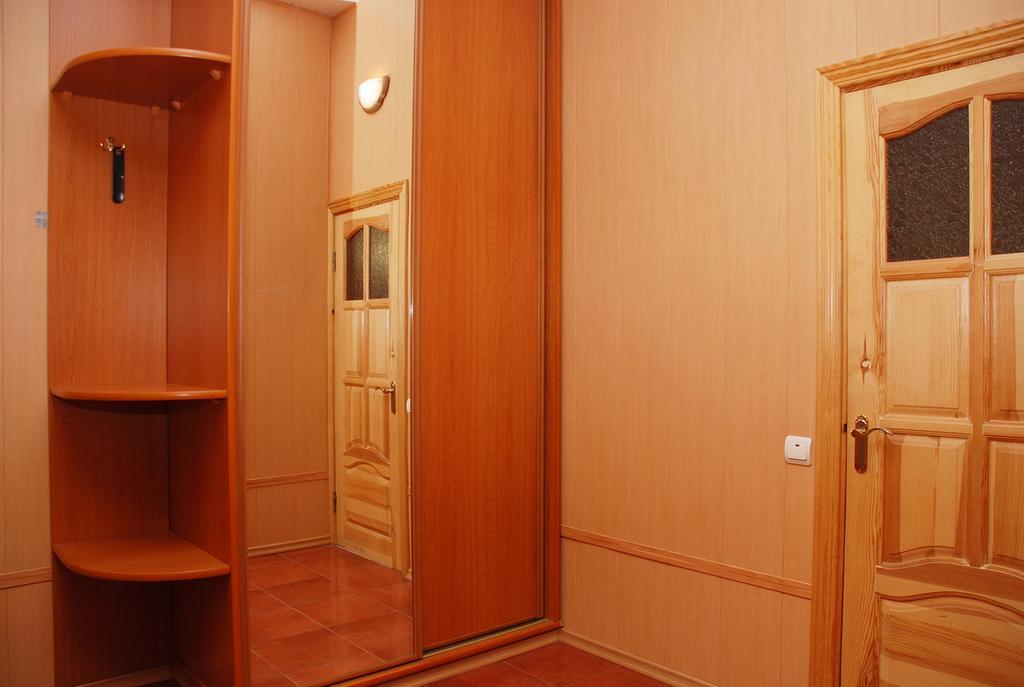קייב House In Bohatyrska Street מראה חיצוני תמונה